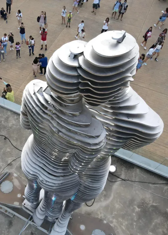 פסל עלי ונינו