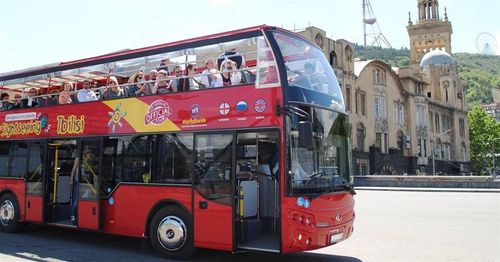 Экскурсия на красном автобусе по Тбилиси